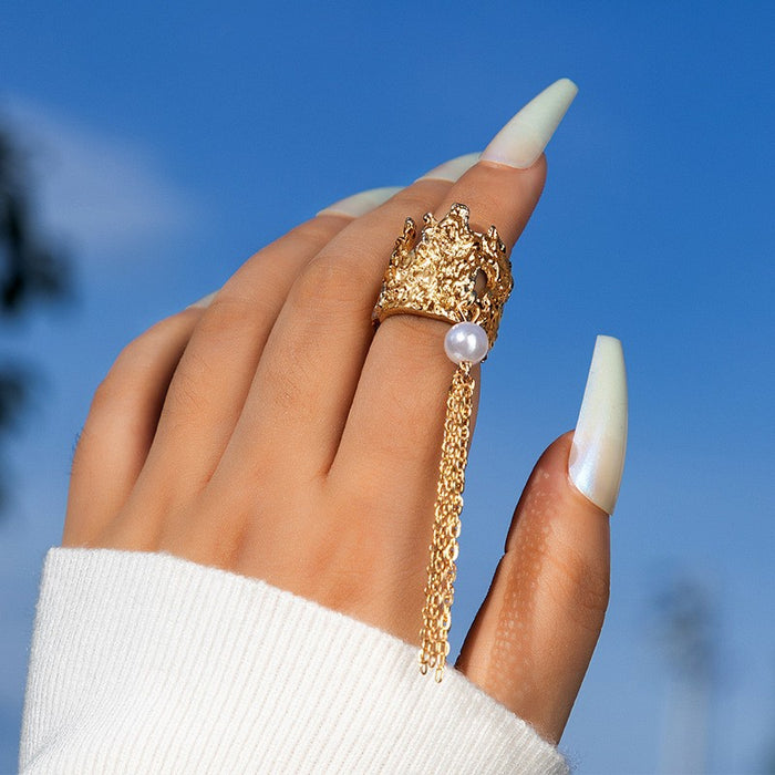 Irregular gold geometric pearl tassel ring