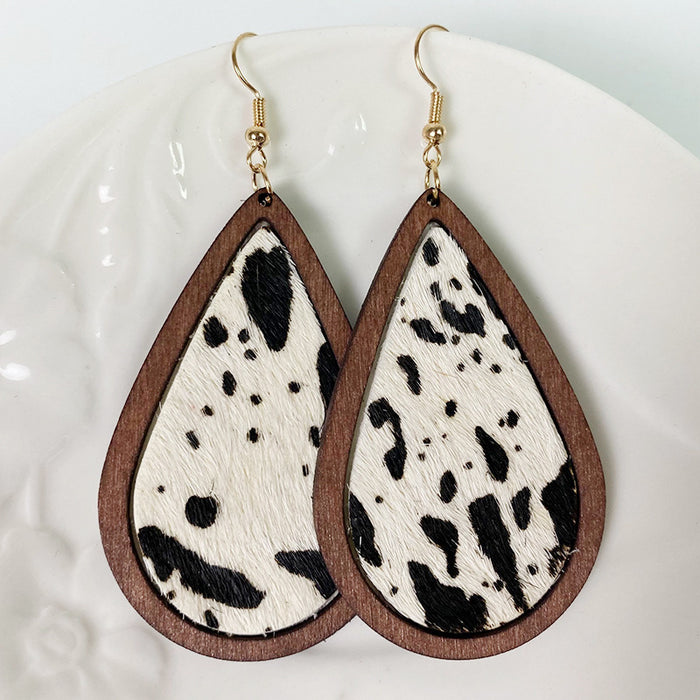 Water drop type wooden earrings