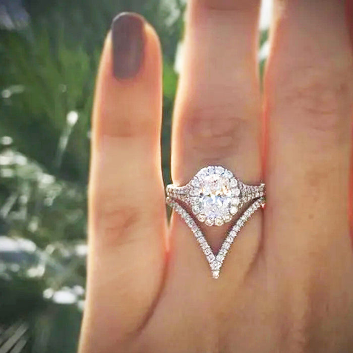 Propose with a dazzling V-shaped ring