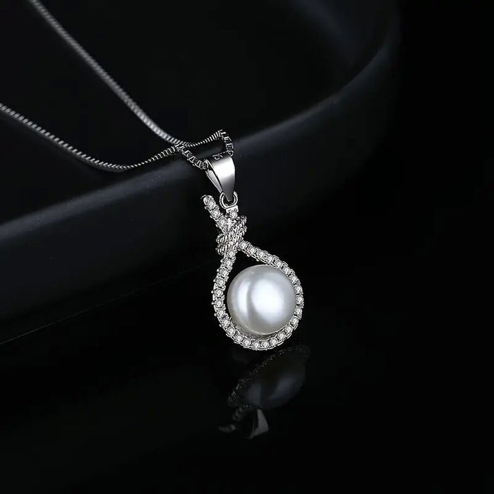 Imitation Pearl Round Hollow Pendant Necklace Classic Women's Necklace