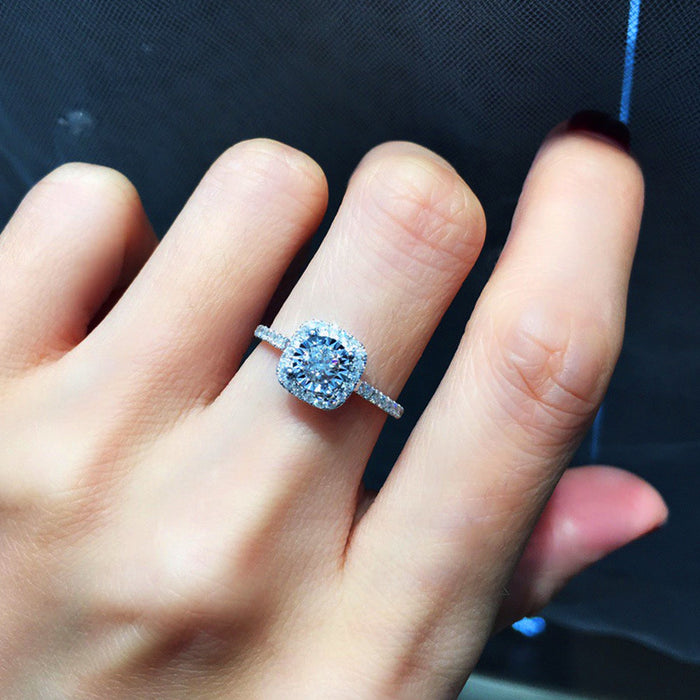 Anillo de compromiso de circonita con ocho corazones y ocho flechas para la cena de bodas