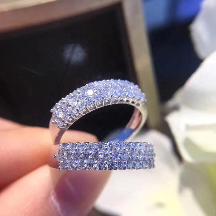 Anillo de moda con tres filas de circonitas pavé al por mayor