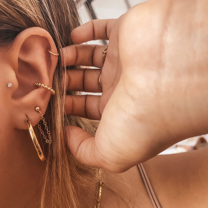 Juego de 3 pendientes de acero inoxidable con pequeñas cuentas doradas: elegantes pendientes con clip para mujer sin piercings