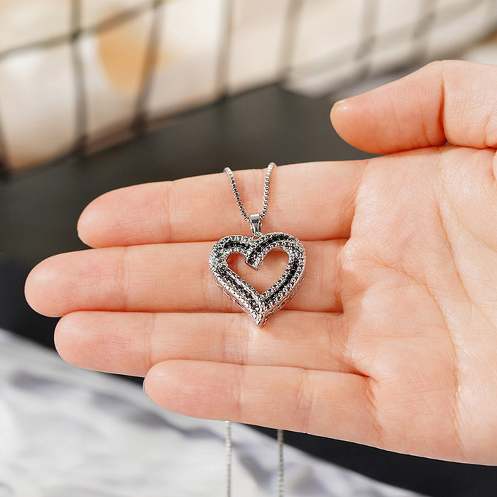 Irregular heart-shaped love pendant contrasting peach heart necklace
