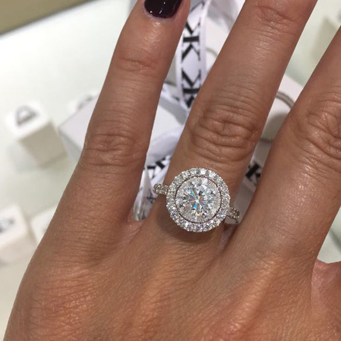 Anillo geométrico redondo para bodas y compromisos de mujer