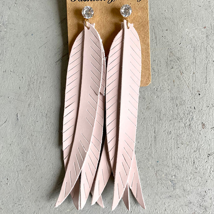 Pendientes minimalistas de plumas de cuero | Diseño de hojas en varias capas