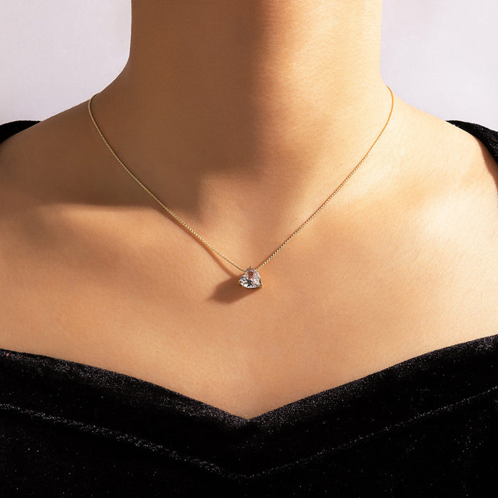 Collar de circonitas en forma de corazón para mujer: cadena minimalista con colgante de piedras preciosas