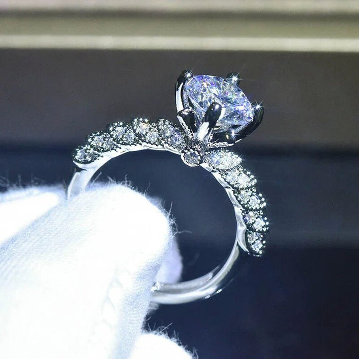 Hollow flower ring light luxury versatile