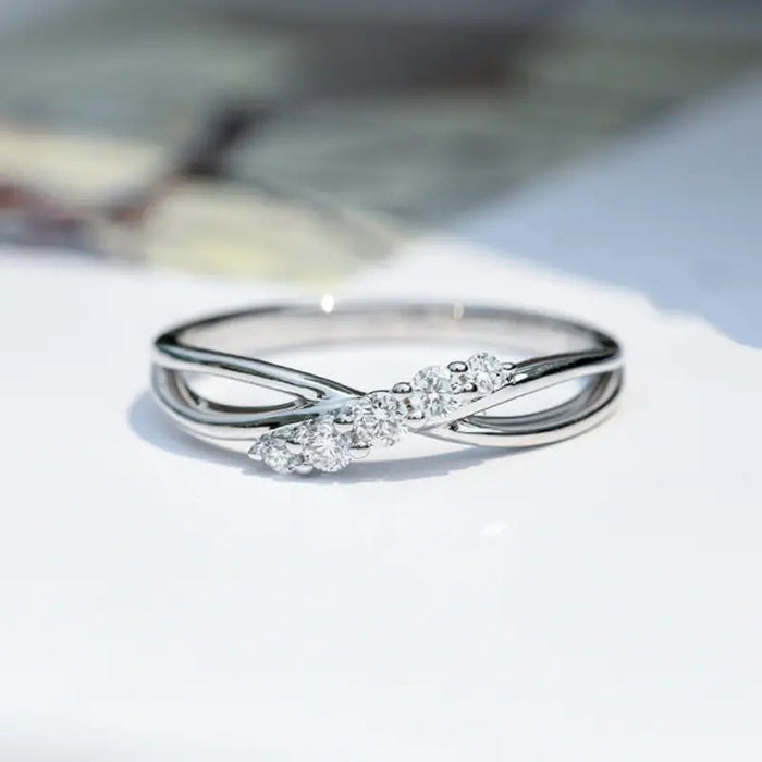 Super sparkling oval engagement ring