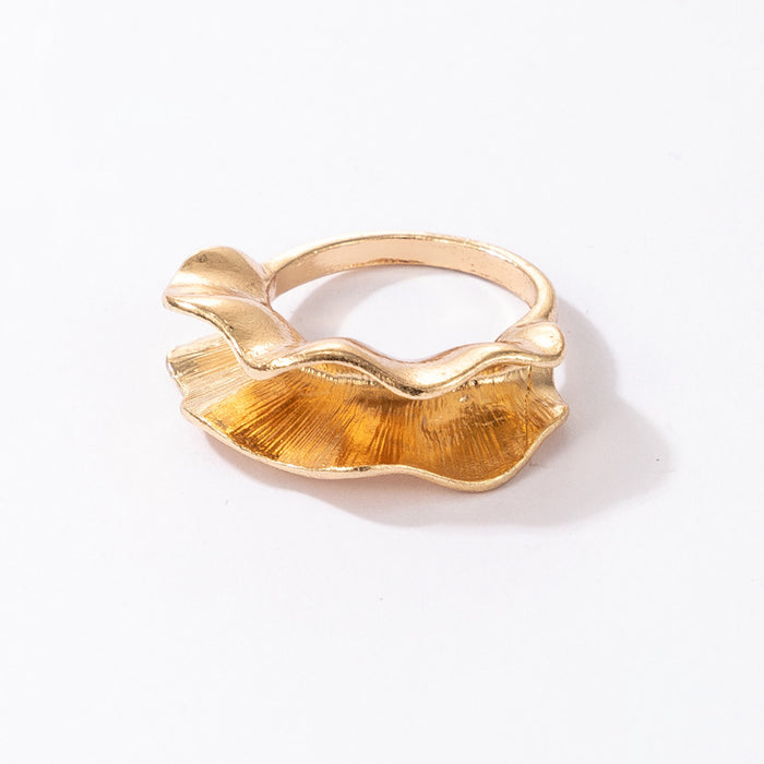 Ruffled geometric irregular ring