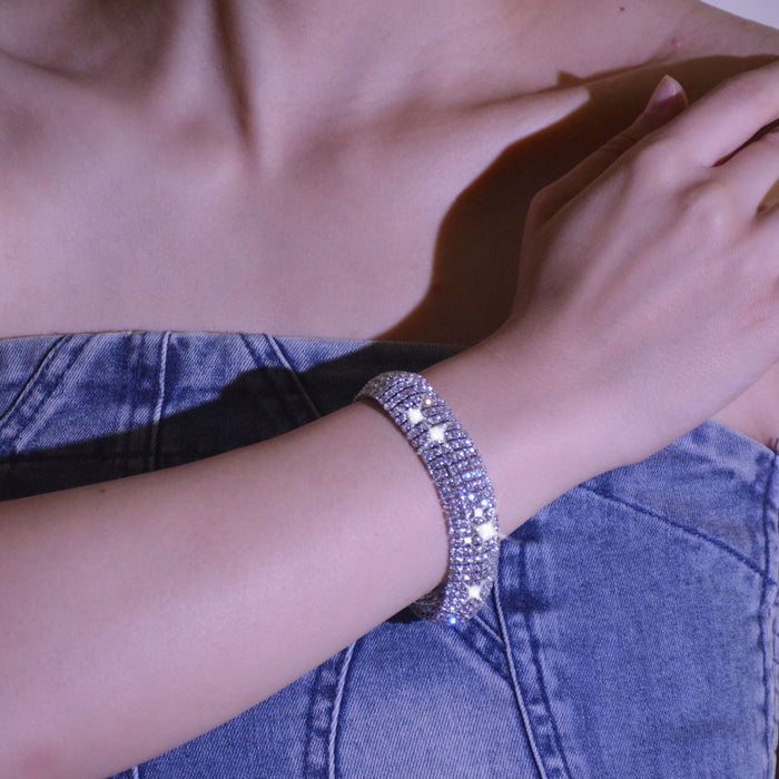 Pulsera popular de diamantes de imitación: brazalete de varias filas con detalles de cristal