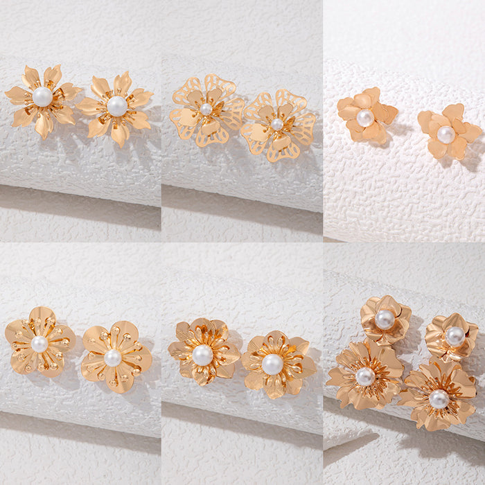 Small golden flower earrings, five-leaf clover, mini simple ear bone studs