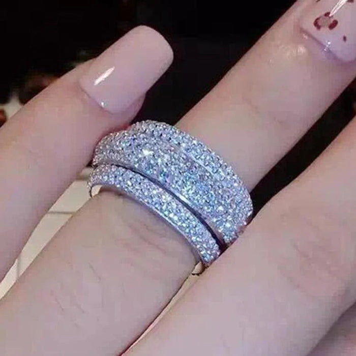 Anillo de propuesta con diseño de brazo torcido exquisito con diamantes de imitación de cuatro garras