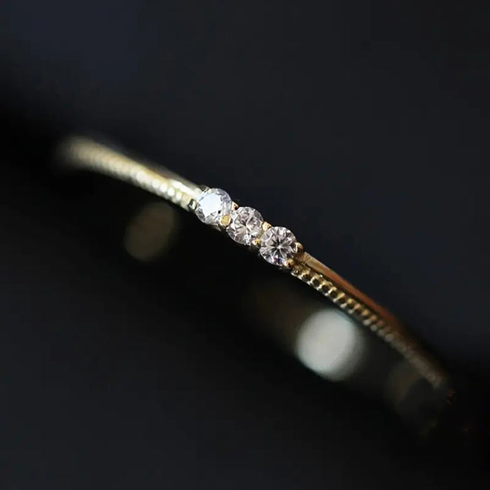 Women's exquisite everyday style round geometric stacking ring with zircon