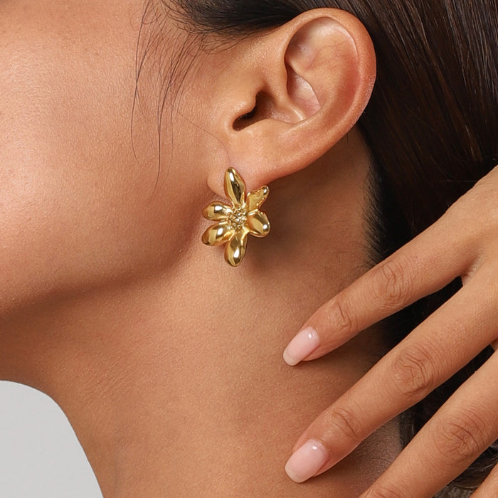 Pendientes de acero inoxidable con forma de flor irregular de seis pétalos: pendientes florales de acero de titanio y oro de 18 quilates