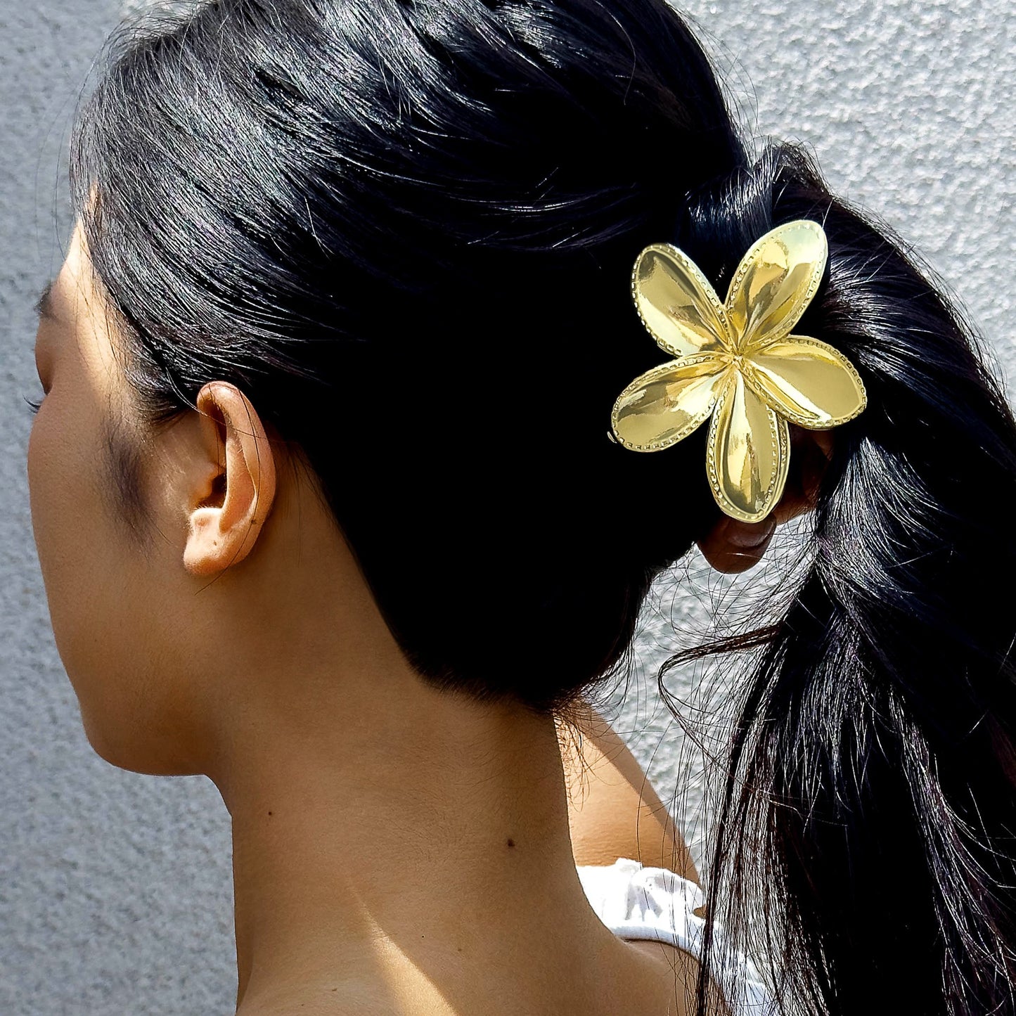 Eco-Friendly Alloy Glossy Plumeria Hair Claw Clip - Elegant Back Hair Clip for Women