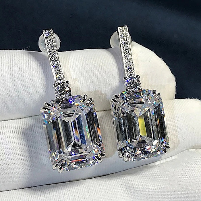 Pendientes de circonitas y diamantes para eventos empresariales