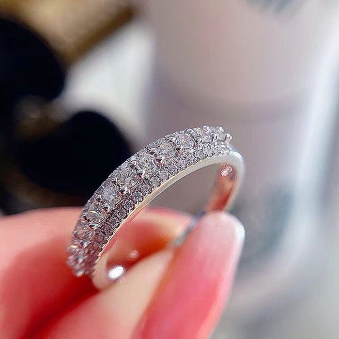 Anillo de diamantes y circonitas con incrustaciones densas, joyería clásica para todo tipo de ocasiones para el día de San Valentín