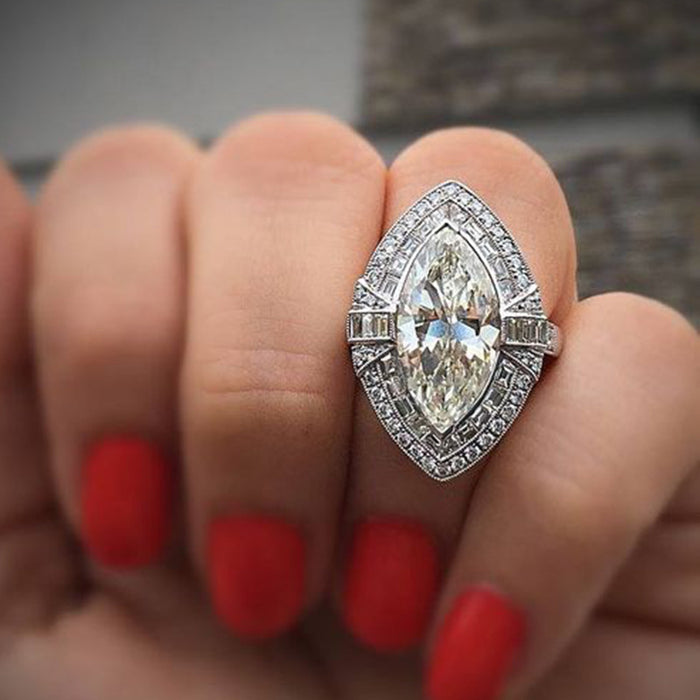 Anillo de platino bañado en cobre con circonitas en forma de marquesa con incrustaciones de diamantes de lujo y de moda