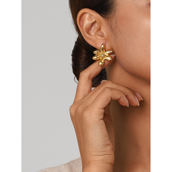 Pendientes de acero inoxidable con forma de flor irregular de seis pétalos: pendientes florales de acero de titanio y oro de 18 quilates