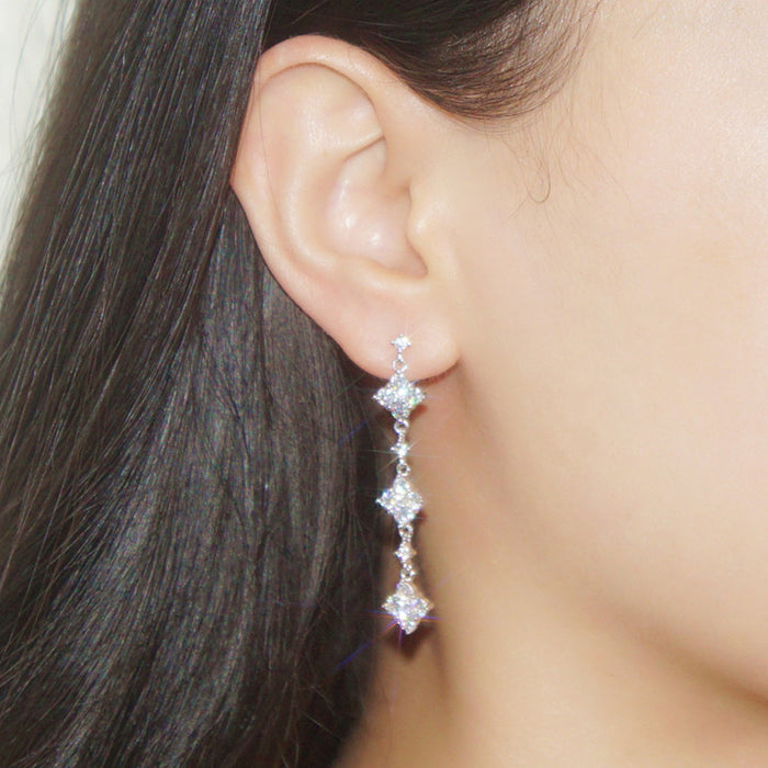 Long earrings for brides at banquets