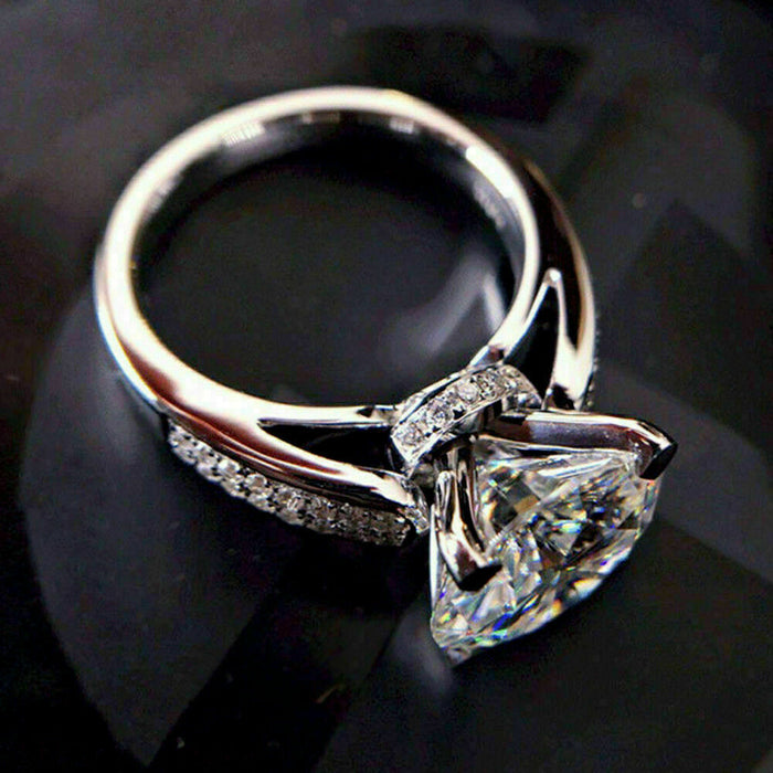 Light luxury four-claw flower bud ring Korean style engagement proposal ring