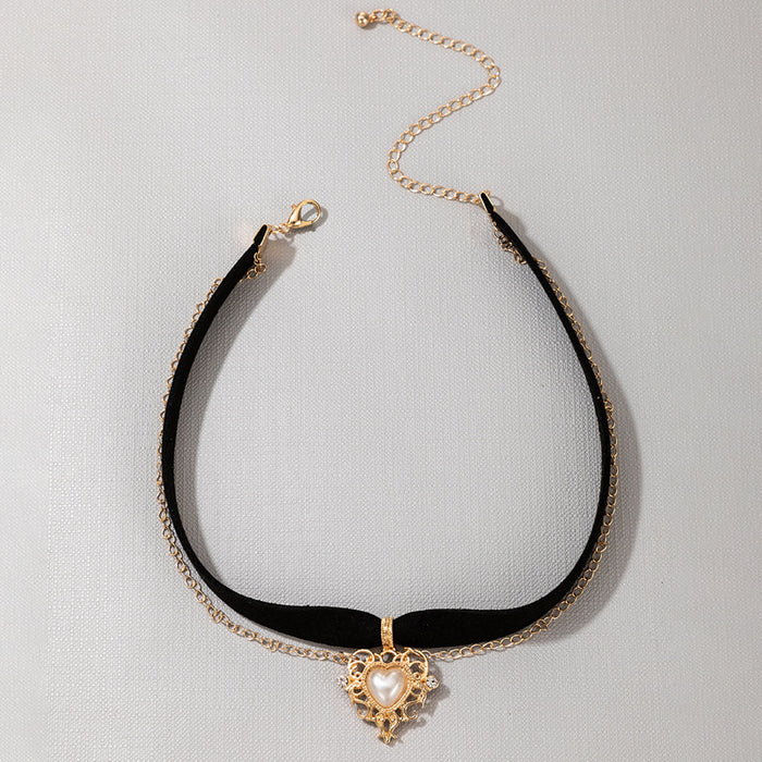 Pearl Heart Hollow Necklace with Diamond-Studded Chain Choker