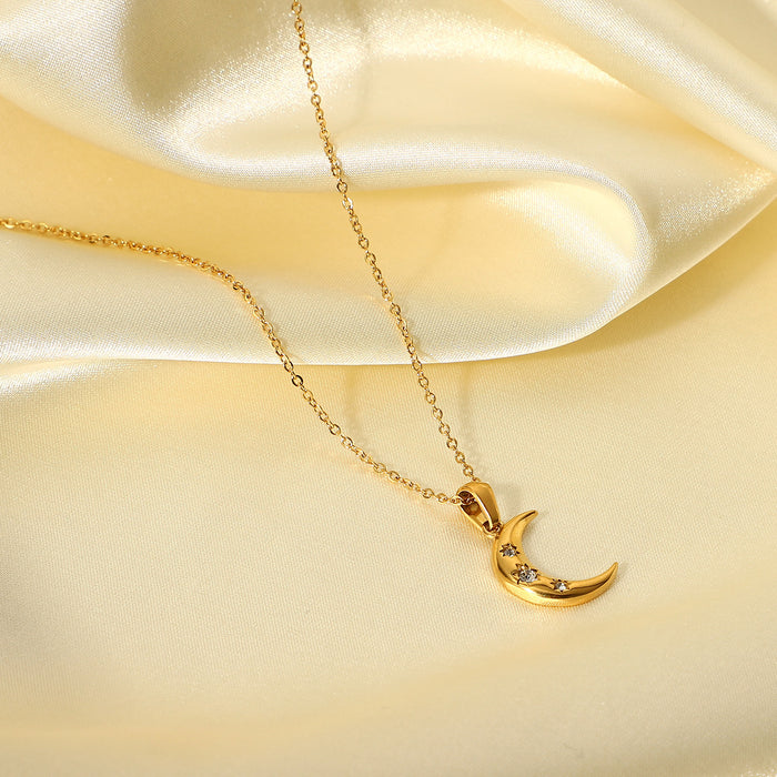 Collar con colgante de luna de triple circonita de acero inoxidable bañado en oro de 18 quilates: joyería popular para mujeres