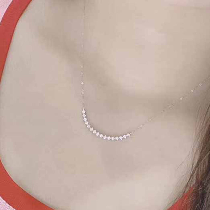 Collar con colgante de sonrisa con cadena de clavícula de circonitas simples y diamantes repleto de cara sonriente