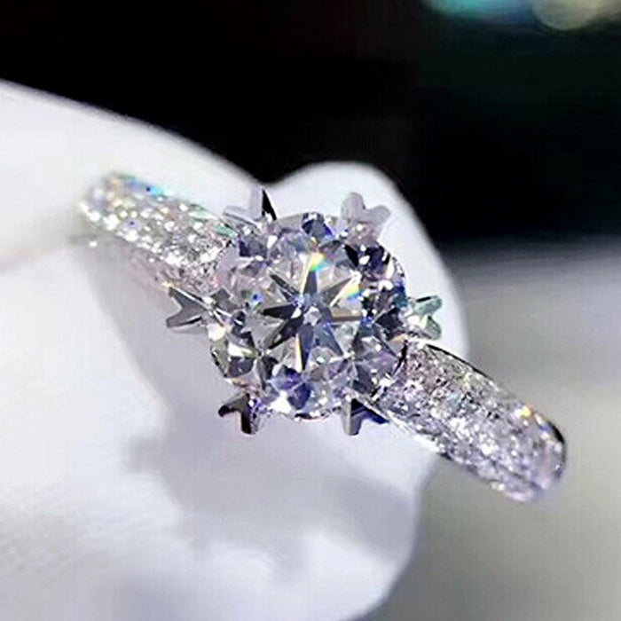 Anillo de bodas de platino con circonita y diamante en forma de corazón de seis garras