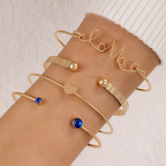 Conjunto de pulseras con letras en forma de corazón: conjunto de pulseras geométricas de cuatro piezas