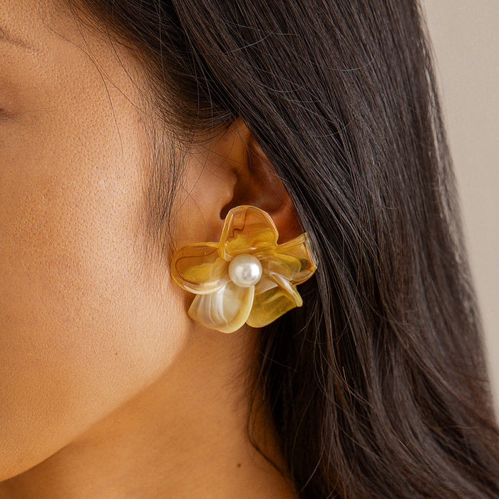 Pendientes de flores de aleación de moda y versátiles, diseño dulce, pendientes dorados para mujer.