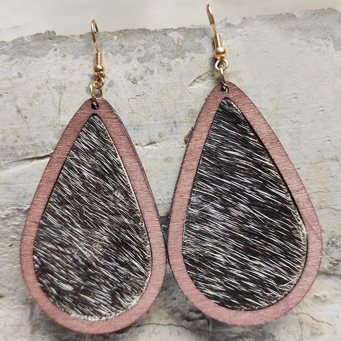 Water drop type wooden earrings