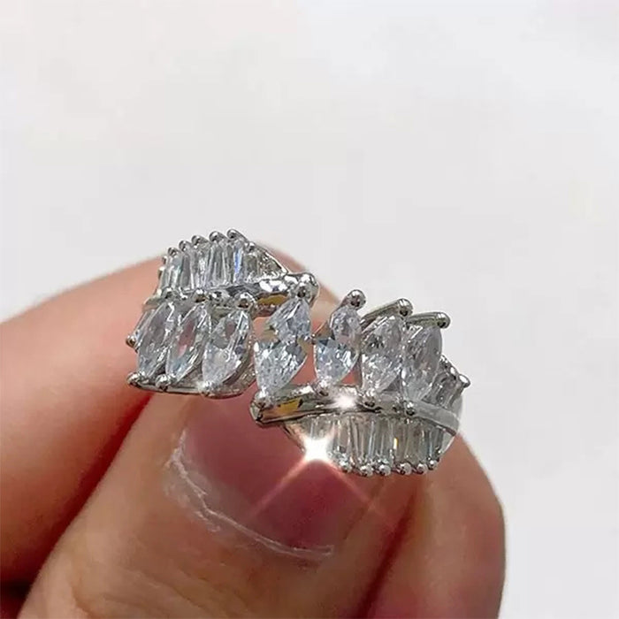 Anillo de circonitas en forma de marquesa con incrustaciones completas Anillo europeo y americano que combina con todo