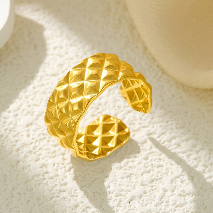 Wholesale stainless steel gold-plated diamond pattern openwork ring