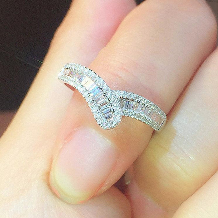 Irregular row of diamond rings, niche noble female ring jewelry