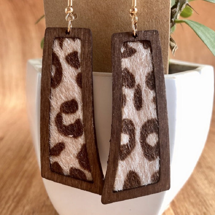 Pendientes de piel con estampado animal print de leopardo y estilo western