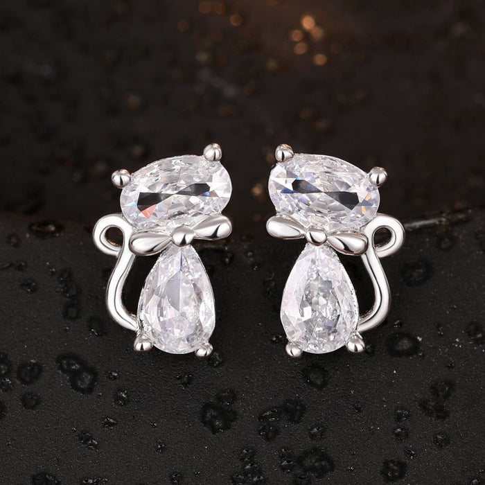 Pendientes de gato con lazo y joyas brillantes