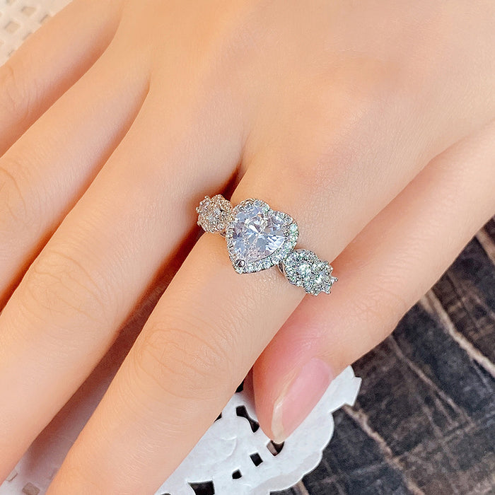 Anillo de circonita en forma de corazón coreano, un regalo para novia en el día de San Valentín.