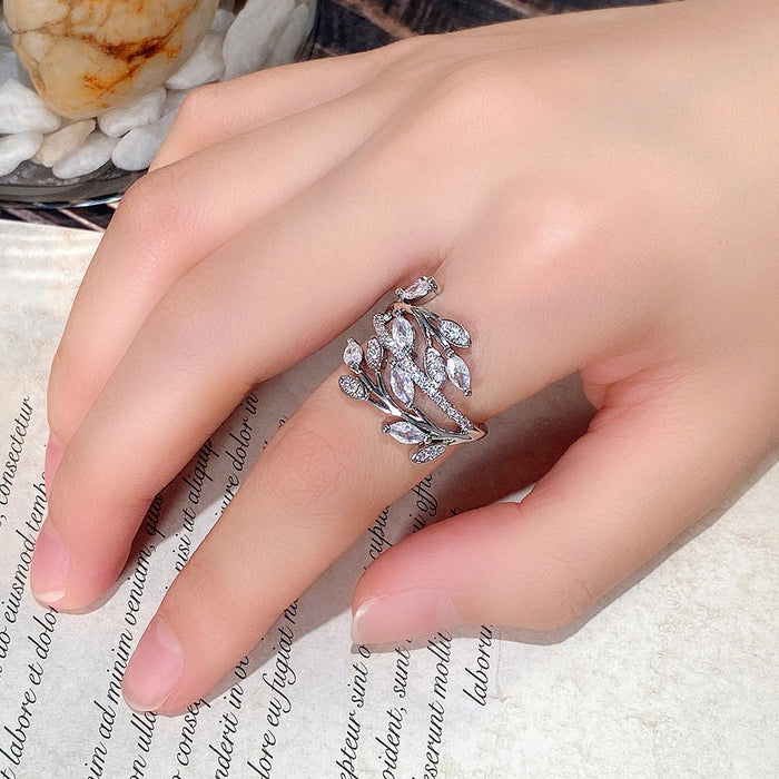 Intertwined leaf ring creatively inlaid zircon ring