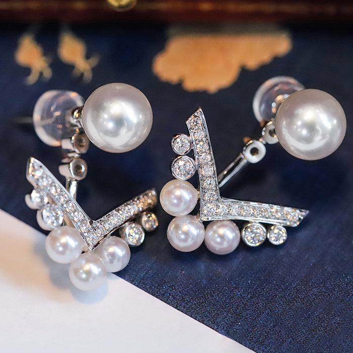 Baroque imitation pearl earrings V-shaped diamond earrings