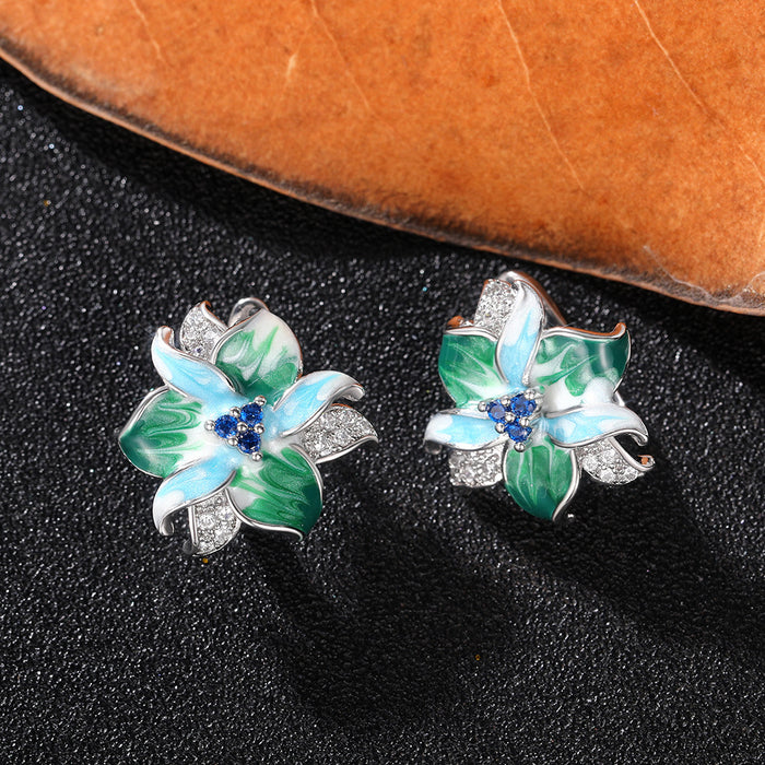 Pendientes de flores esmaltadas con pegamento en forma de gota y clips de circonitas