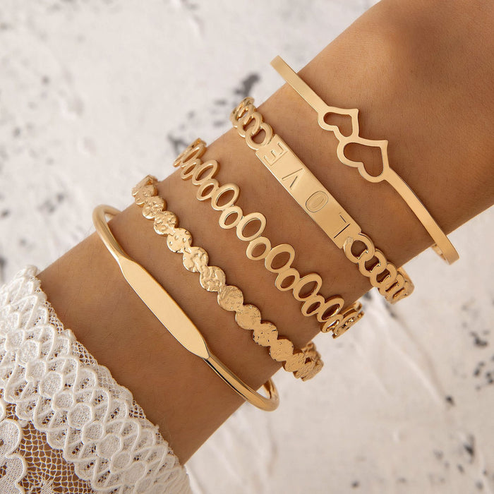 Conjunto de pulseras con letras en forma de corazón: conjunto de pulseras geométricas de cuatro piezas