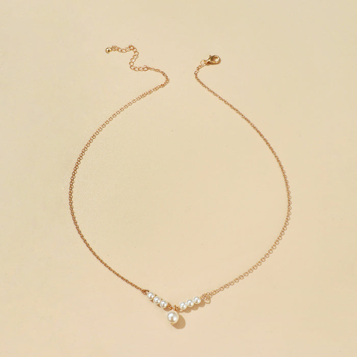 Alloy Chain Pearl Necklace with Geometric Bead Pendant Choker Design