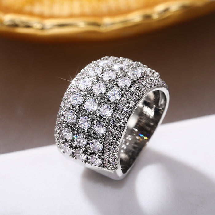 Anillo de bodas con diamantes y circonitas de ocho corazones y ocho flechas