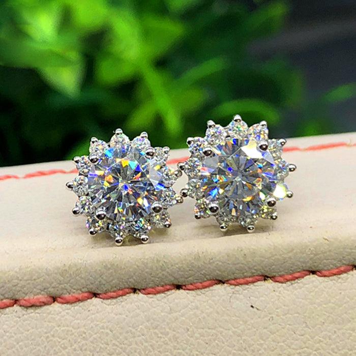 Pendientes de lujo ligeros con flores y diamantes