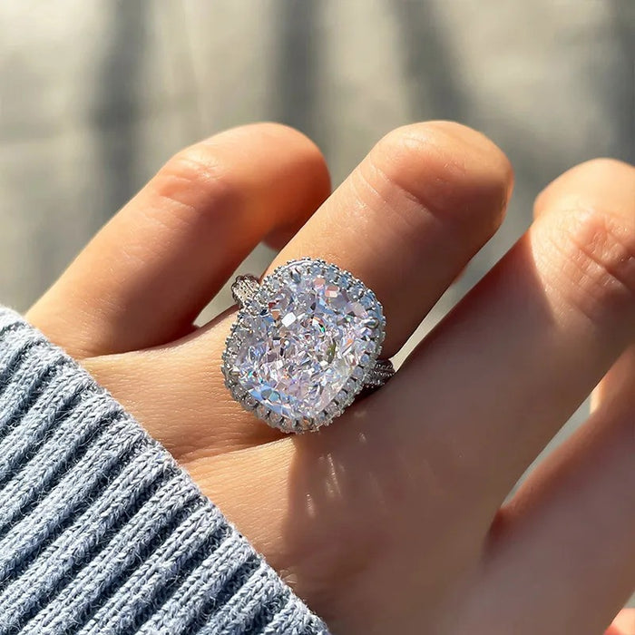 Anillo de lujo transfronterizo, anillo de circonita de cuatro garras, anillo de boda para banquete, artículos de moda para mujer