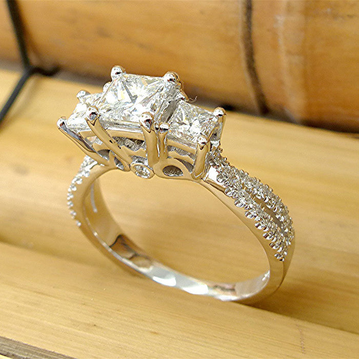 Women's engagement ring inlaid with zircon ring jewelry