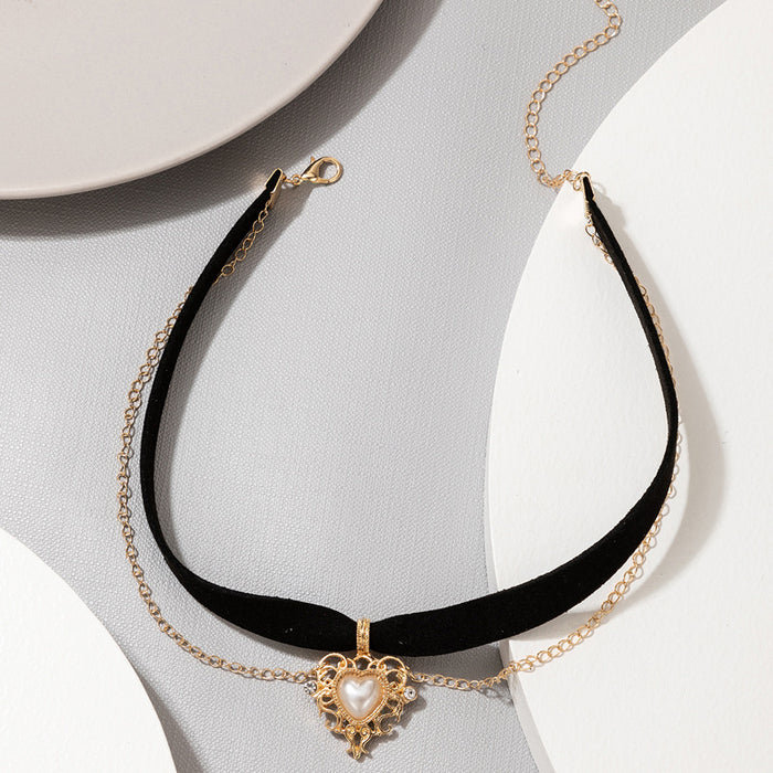 Pearl Heart Hollow Necklace with Diamond-Studded Chain Choker