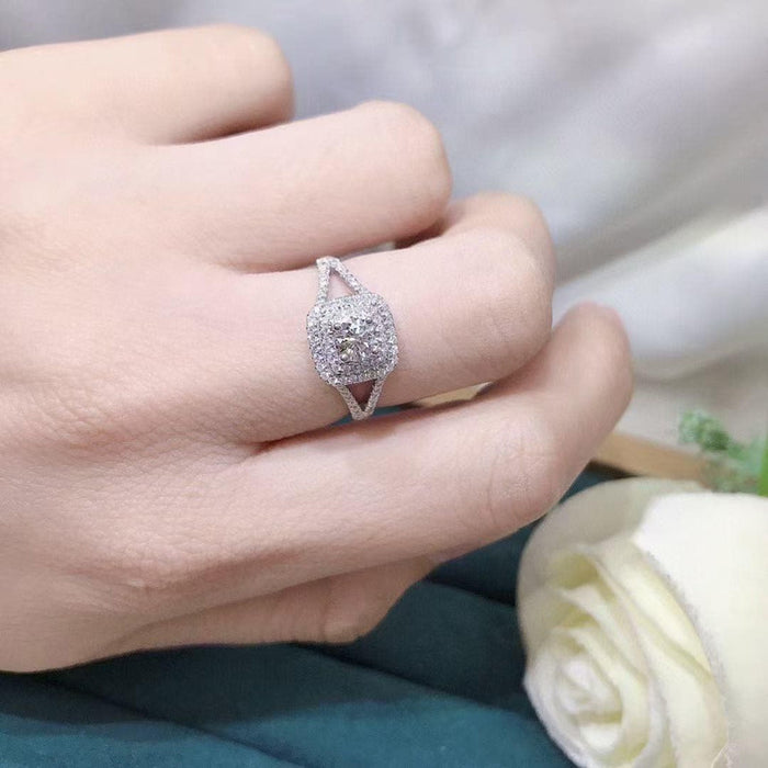 Anillo de diamantes con incrustaciones de circonitas y joyería para aniversario de bodas